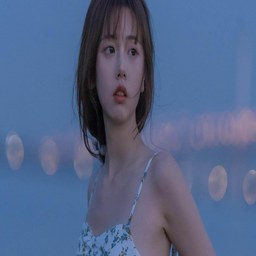 女生开襟睡衣舞蹈：时尚与舒适的艺术结合